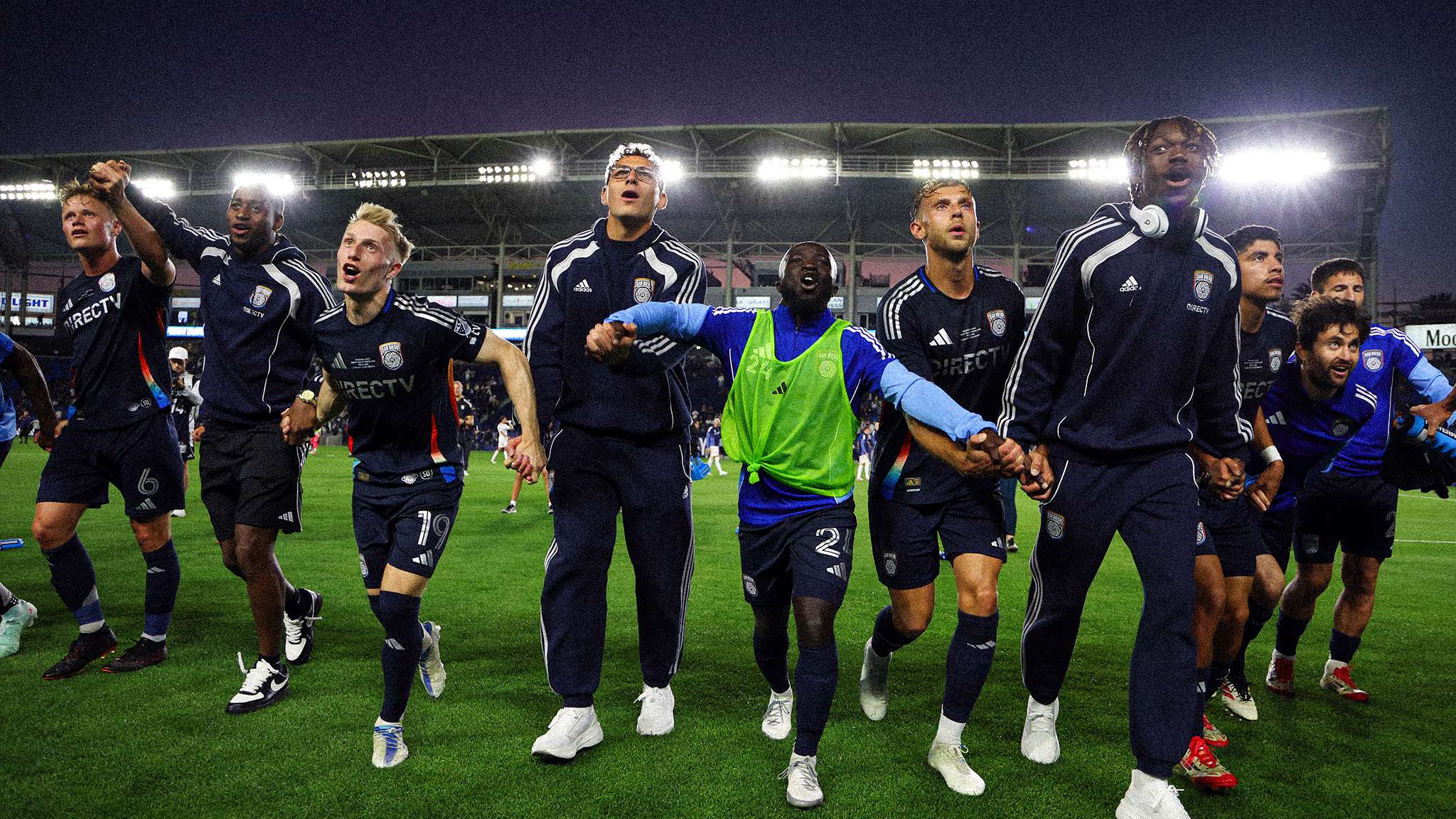 能够稳坐东 能够稳坐东